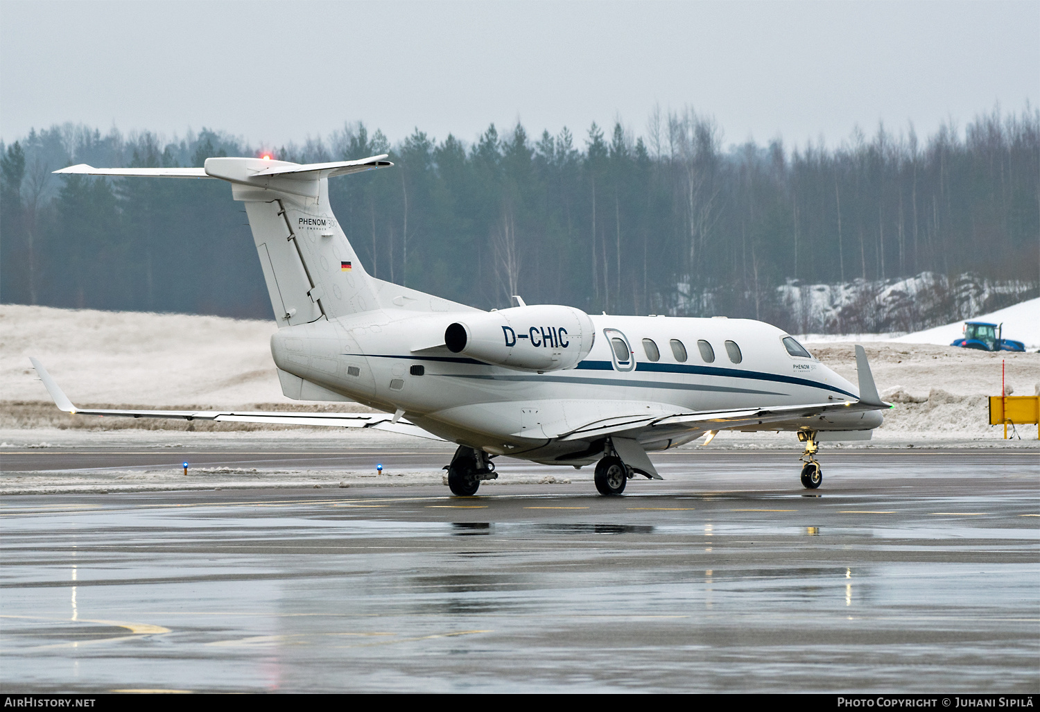 Aircraft Photo of D-CHIC | Embraer EMB-505 Phenom 300 | AirHistory.net #440483