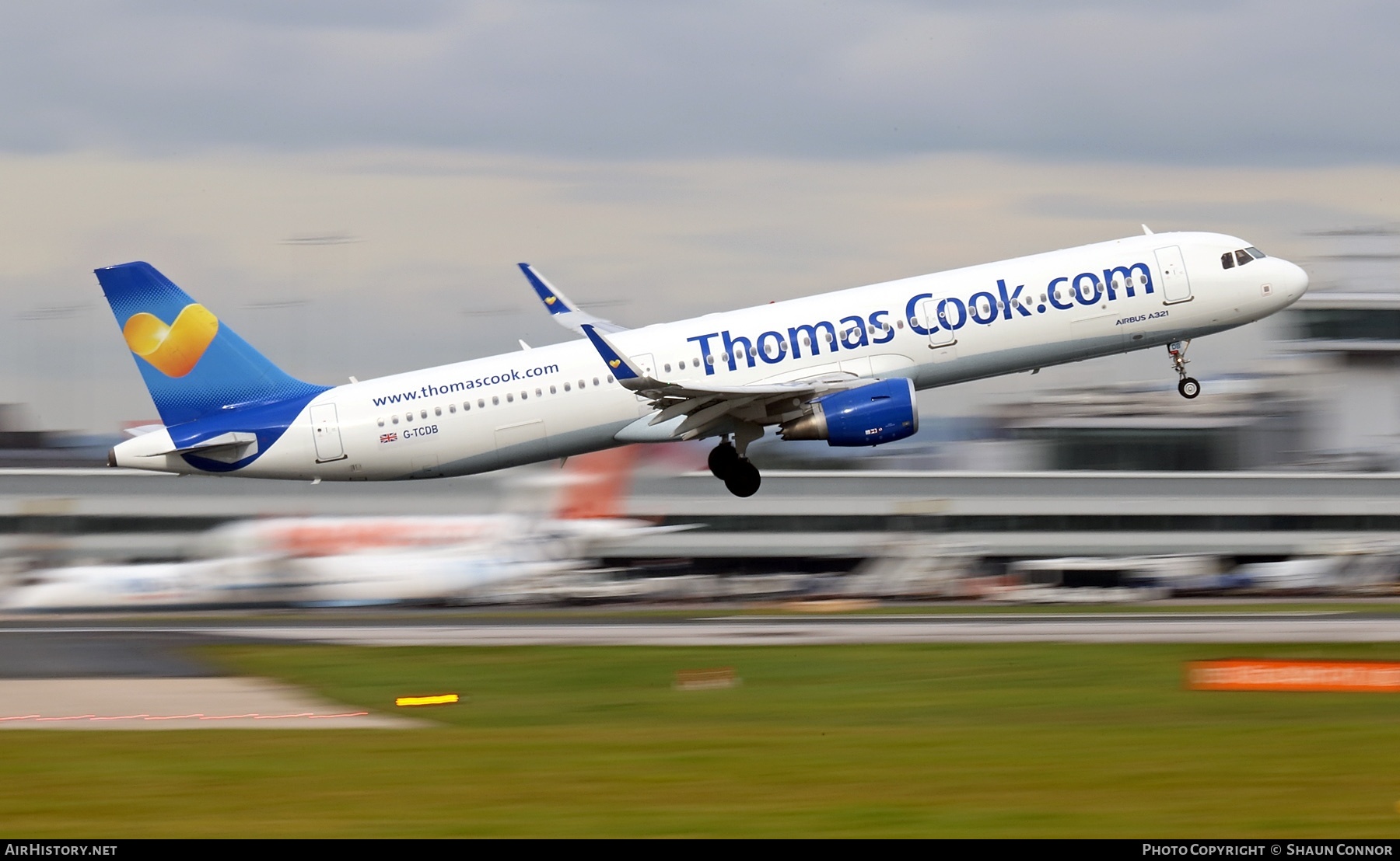 Aircraft Photo of G-TCDB | Airbus A321-211 | Thomas Cook Airlines | AirHistory.net #440552