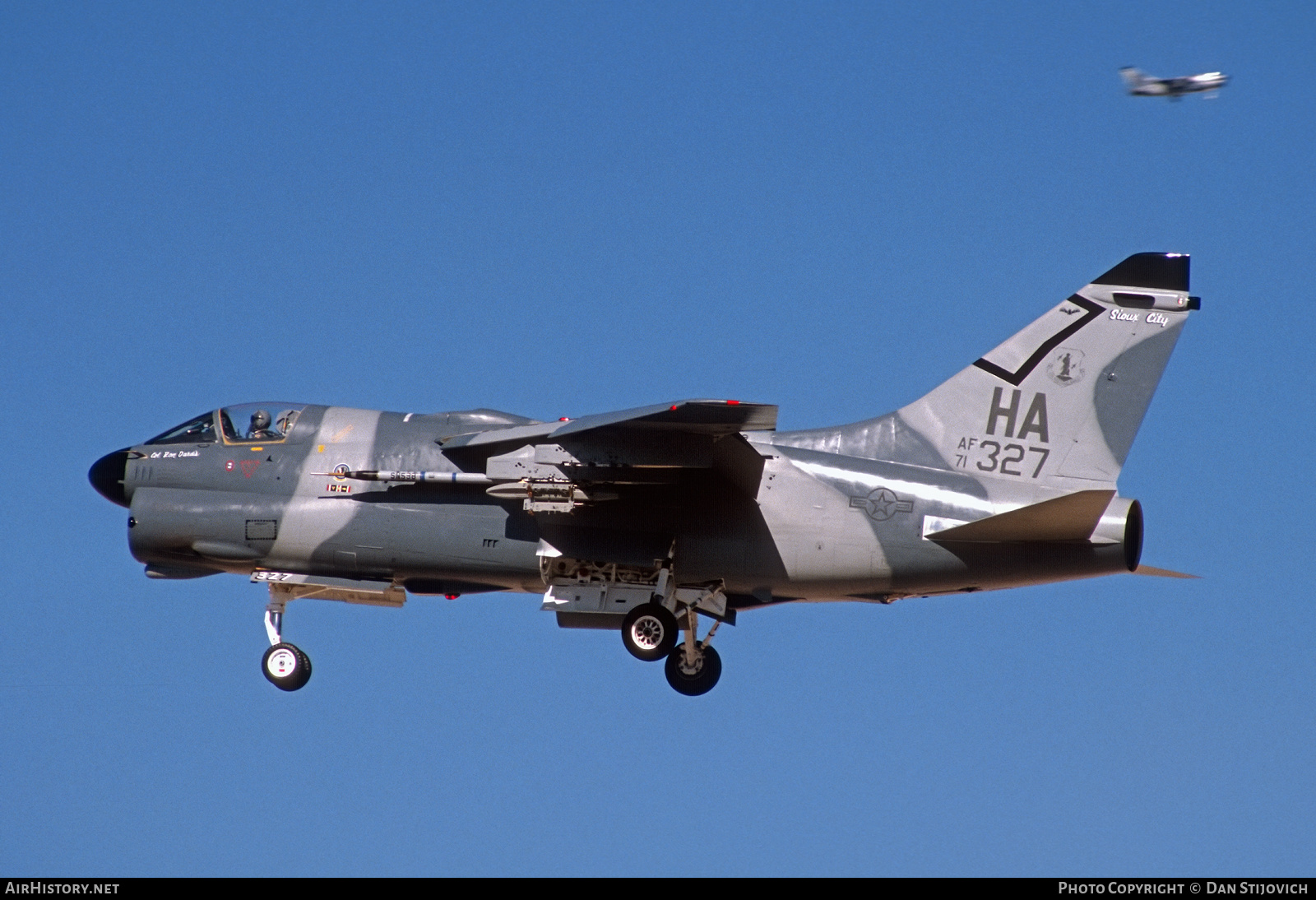 Aircraft Photo of 71-0327 / AF71-327 | LTV A-7D Corsair II | USA - Air Force | AirHistory.net #440704