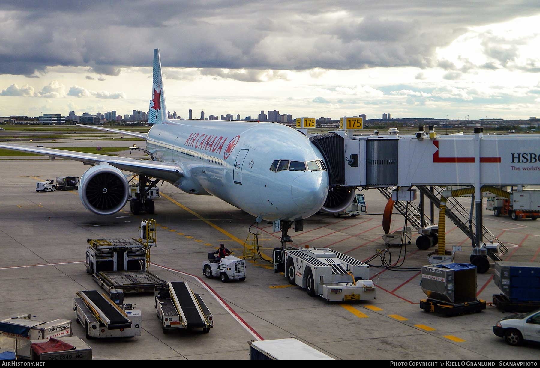 Aircraft Photo of C-FIUV | Boeing 777-333/ER | Air Canada | AirHistory.net #440771