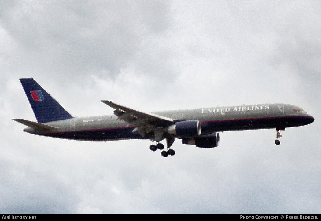 Aircraft Photo of N581UA | Boeing 757-222 | United Airlines | AirHistory.net #441024