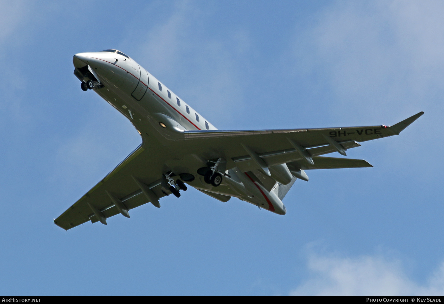 Aircraft Photo of 9H-VCE | Bombardier Challenger 350 (BD-100-1A10) | VistaJet | AirHistory.net #441315