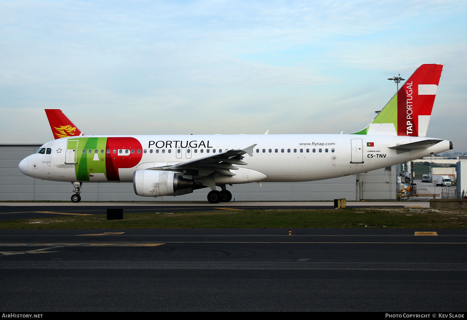 Aircraft Photo of CS-TNV | Airbus A320-214 | TAP Air Portugal | AirHistory.net #441318