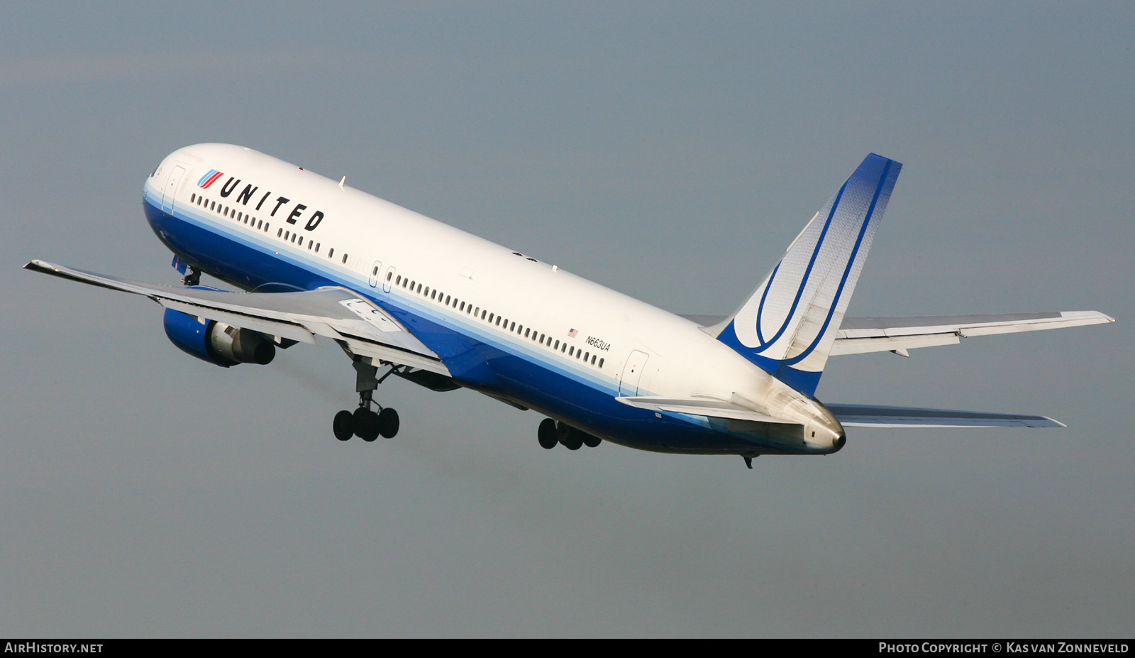 Aircraft Photo of N663UA | Boeing 767-322/ER | United Airlines | AirHistory.net #441505