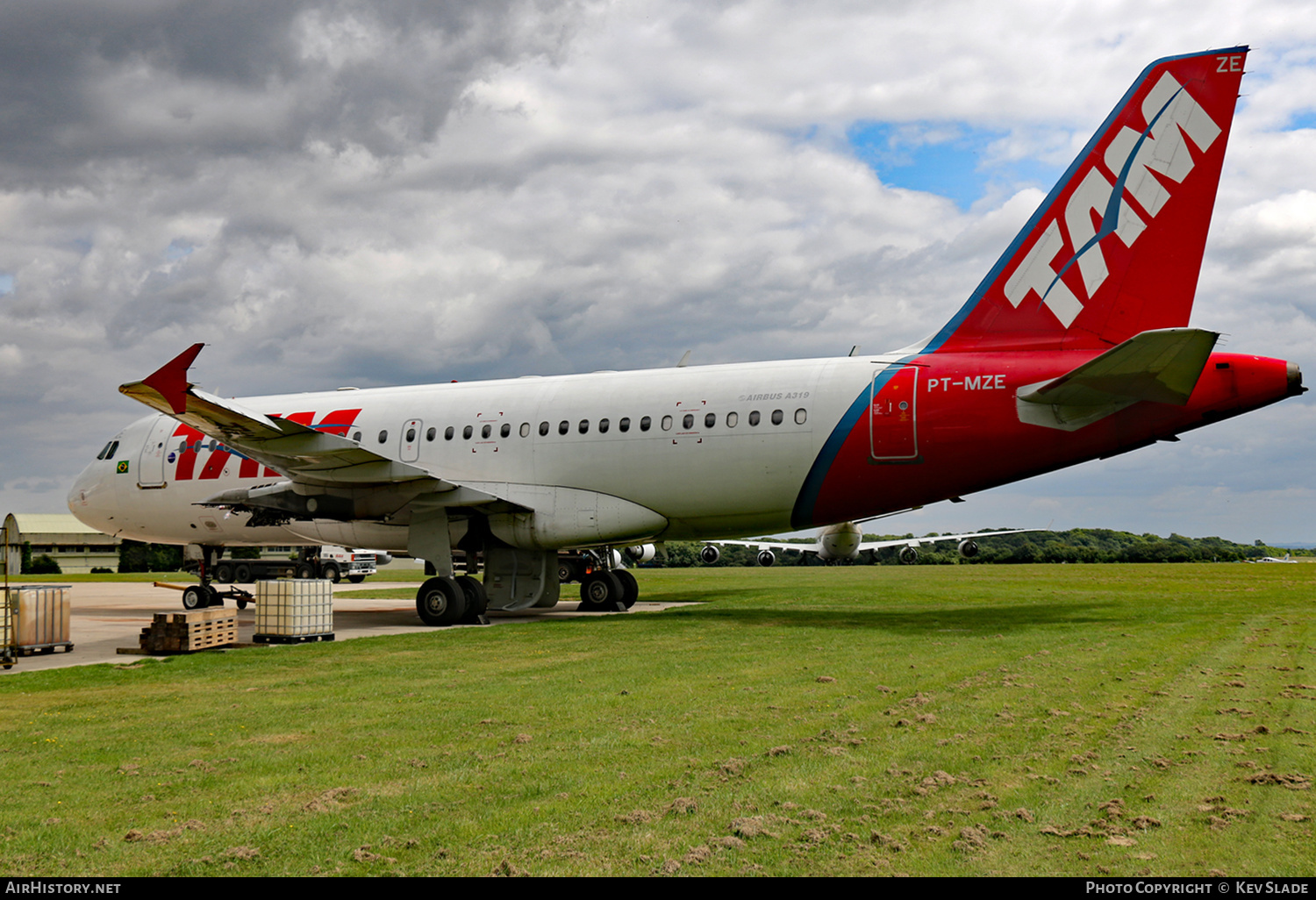 Aircraft Photo of PT-MZE | Airbus A319-132 | TAM Linhas Aéreas | AirHistory.net #441696