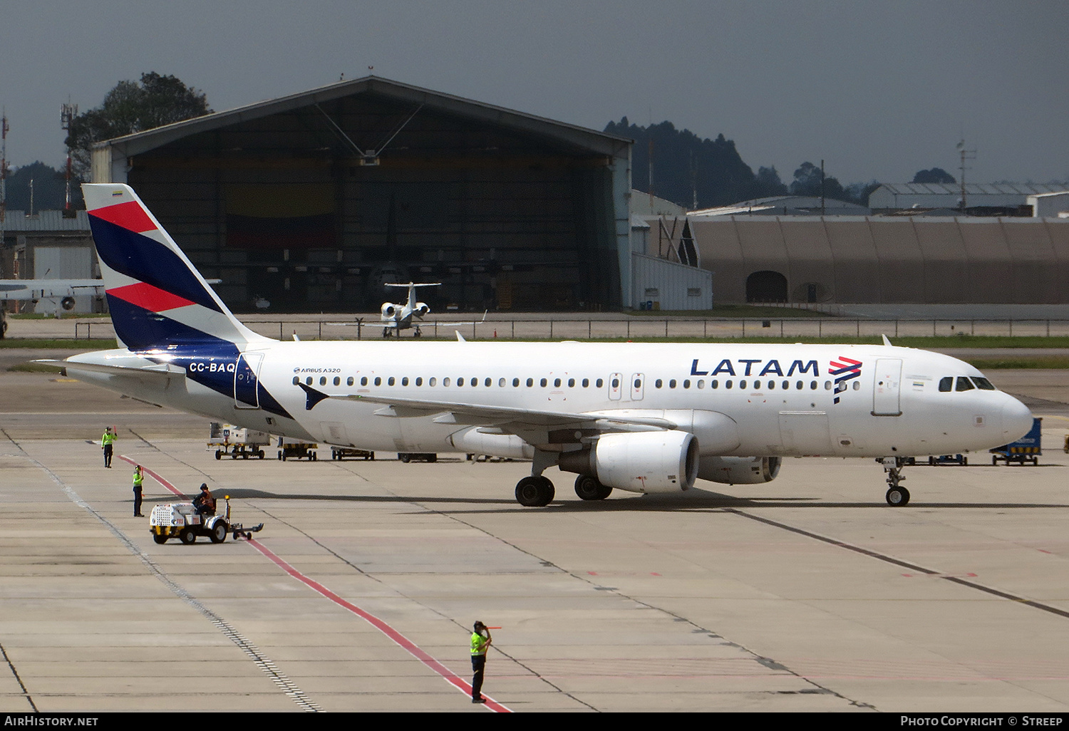 Aircraft Photo of CC-BAQ | Airbus A320-214 | LATAM Airlines | AirHistory.net #441741