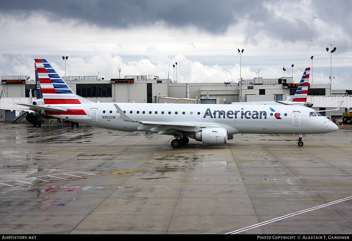 Aircraft Photo of N952UW | Embraer 190AR (ERJ-190-100IGW) | American Airlines | AirHistory.net #441863