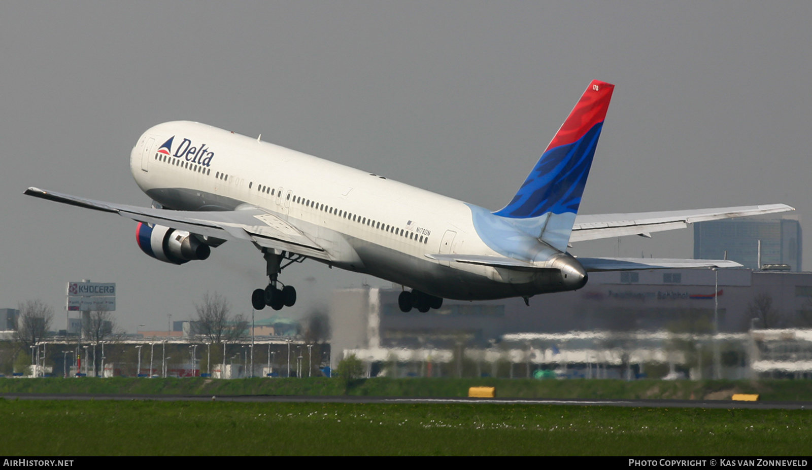 Aircraft Photo of N178DN | Boeing 767-332/ER | Delta Air Lines | AirHistory.net #442060