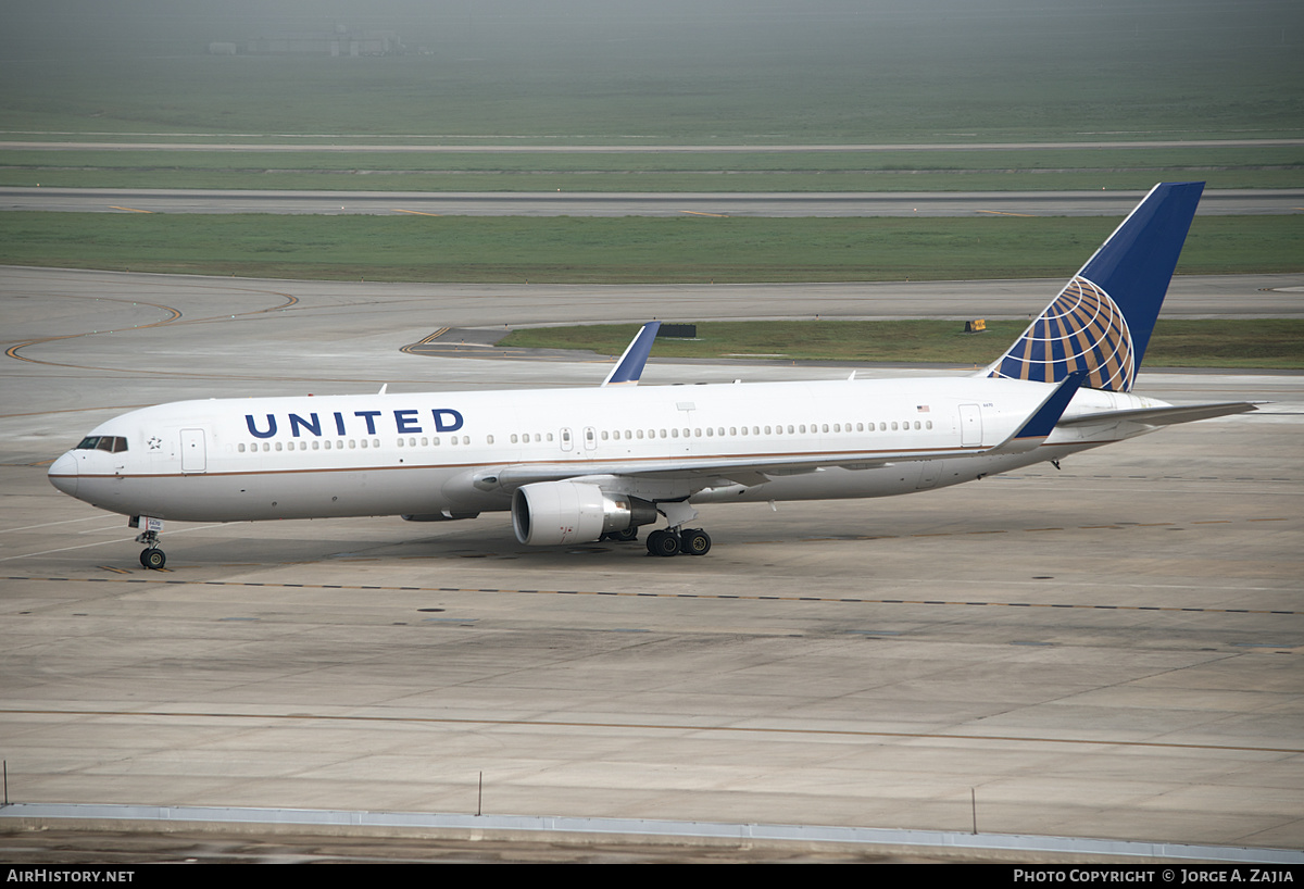 Aircraft Photo of N670UA | Boeing 767-322/ER | United Airlines | AirHistory.net #442157