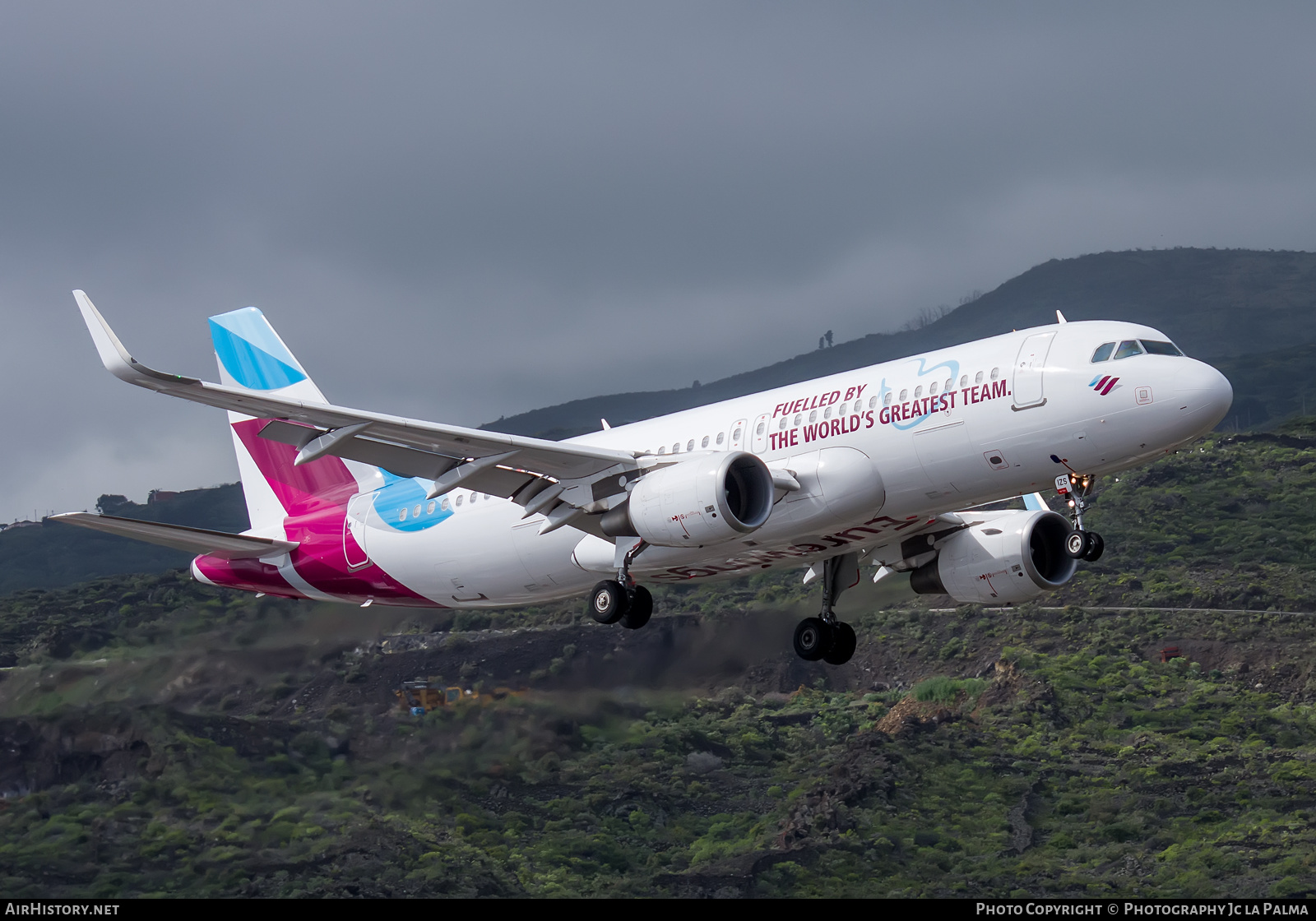 Aircraft Photo of D-AIZS | Airbus A320-214 | Eurowings | AirHistory.net #442384