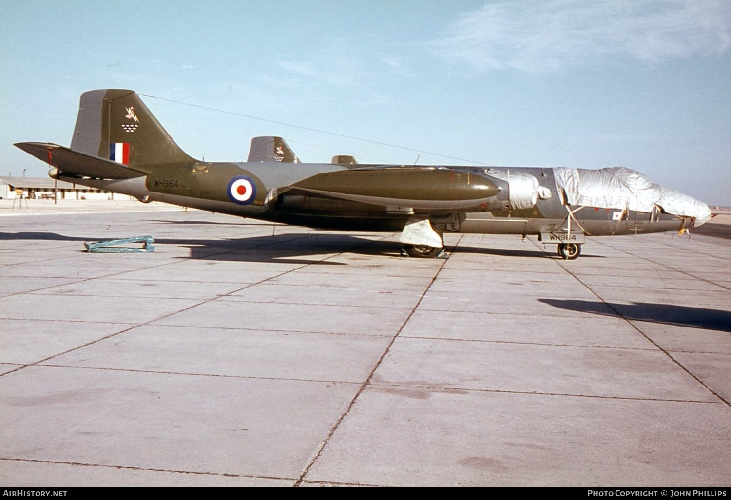 Aircraft Photo of WH964 | English Electric Canberra B15 | UK - Air Force | AirHistory.net #442419