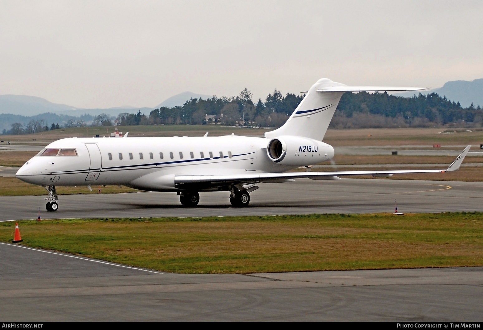 Aircraft Photo of N218JJ | Bombardier Global Express XRS (BD-700-1A10) | AirHistory.net #442456