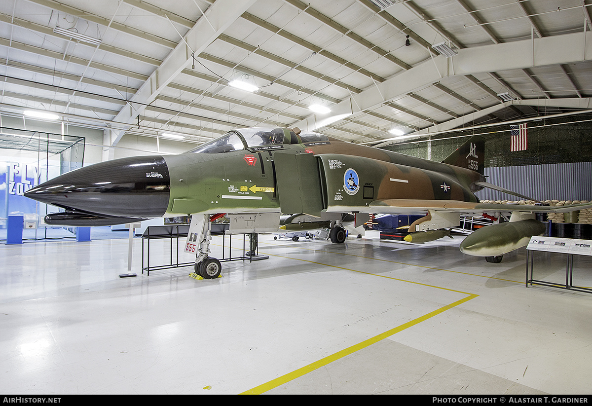 Aircraft Photo of 63-7555 / AF63-555 | McDonnell F-4C Phantom II | USA - Air Force | AirHistory.net #442836