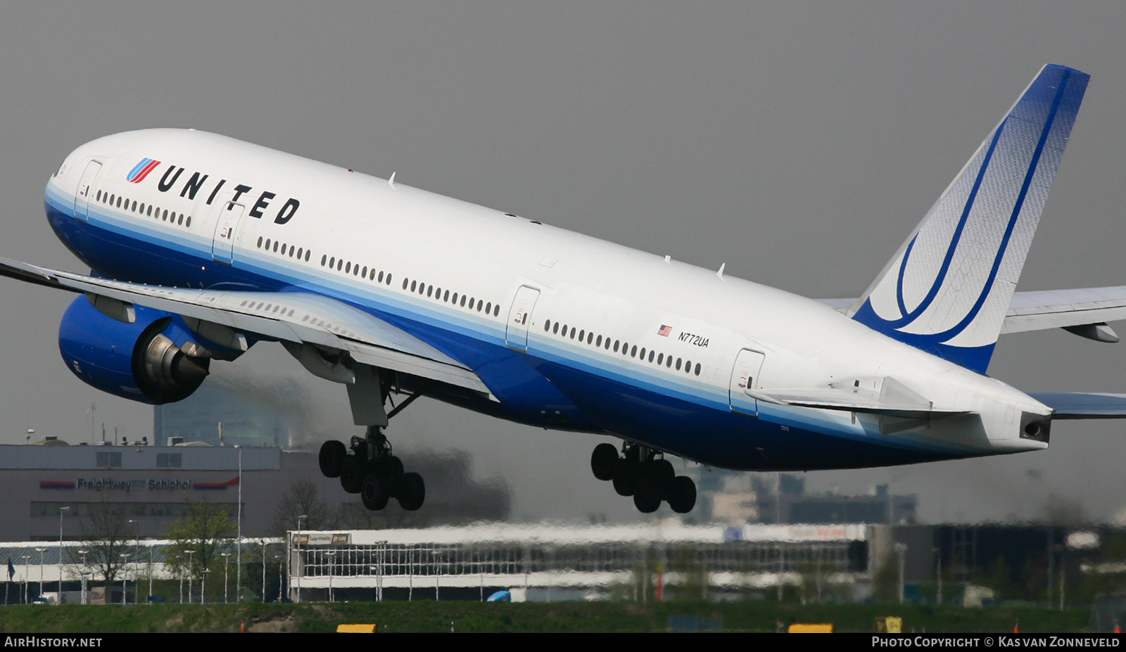 Aircraft Photo of N772UA | Boeing 777-222 | United Airlines | AirHistory.net #442839