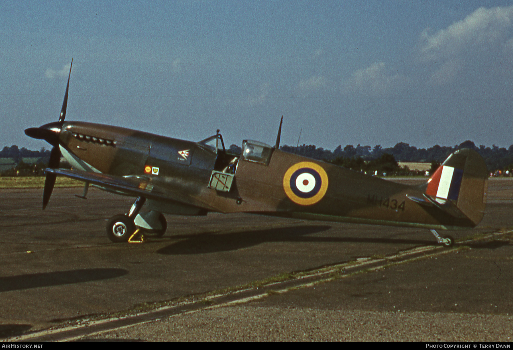 Aircraft Photo of G-ASJV / MH434 | Supermarine 361 Spitfire LF9B | Swire Group | UK - Air Force | AirHistory.net #442921