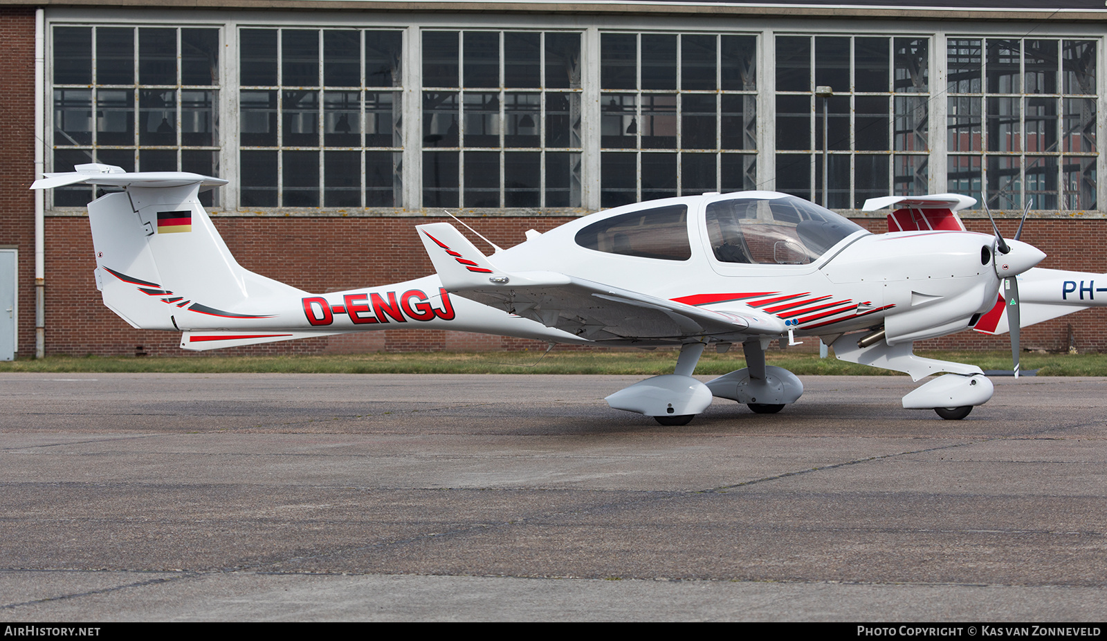 Aircraft Photo of D-ENGJ | Diamond DA40 NG Diamond Star | AirHistory.net #443092