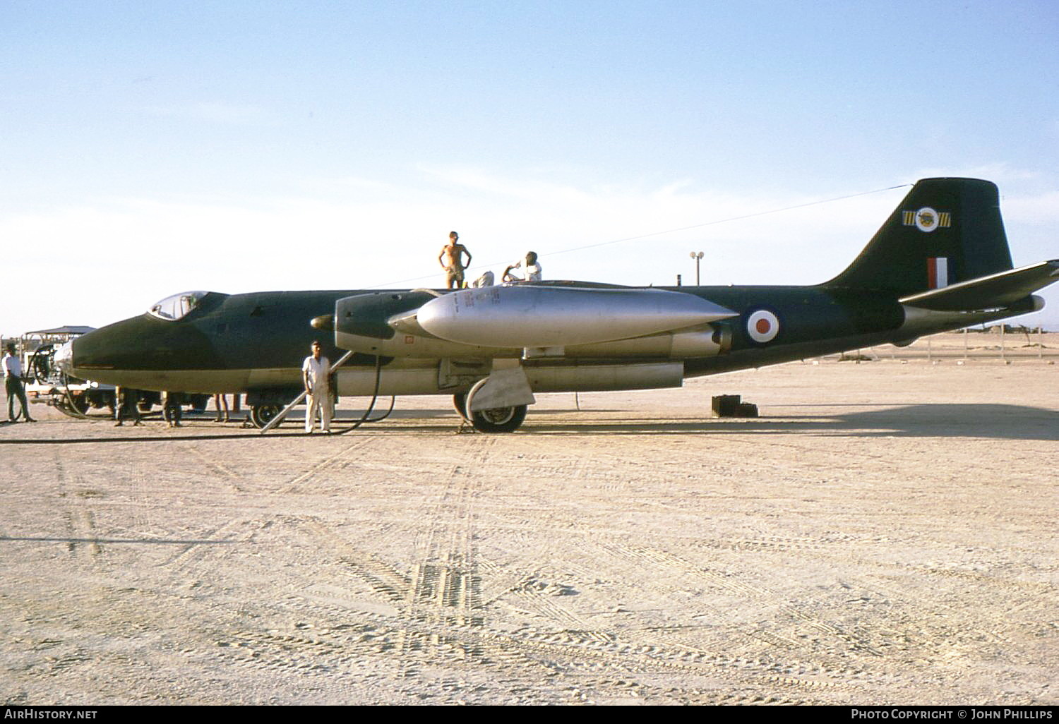 Aircraft Photo of WJ774 | English Electric Canberra B.16 | UK - Air Force | AirHistory.net #443100