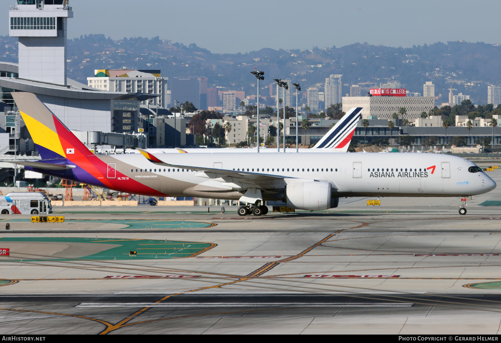 Aircraft Photo of HL7579 | Airbus A350-941 | Asiana Airlines | AirHistory.net #443183