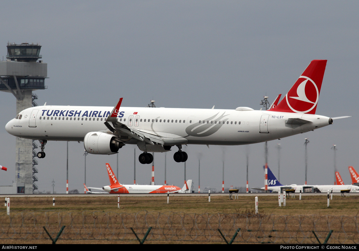 Aircraft Photo of TC-LST | Airbus A321-271NX | Turkish Airlines | AirHistory.net #443523