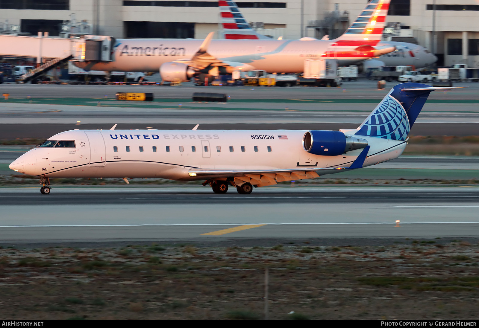 Aircraft Photo of N961SW | Bombardier CRJ-200ER (CL-600-2B19) | United Express | AirHistory.net #443731