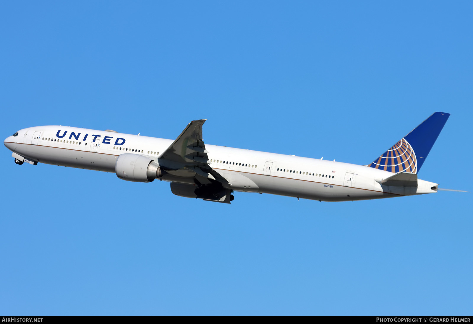 Aircraft Photo of N2136U | Boeing 777-300/ER | United Airlines | AirHistory.net #443749