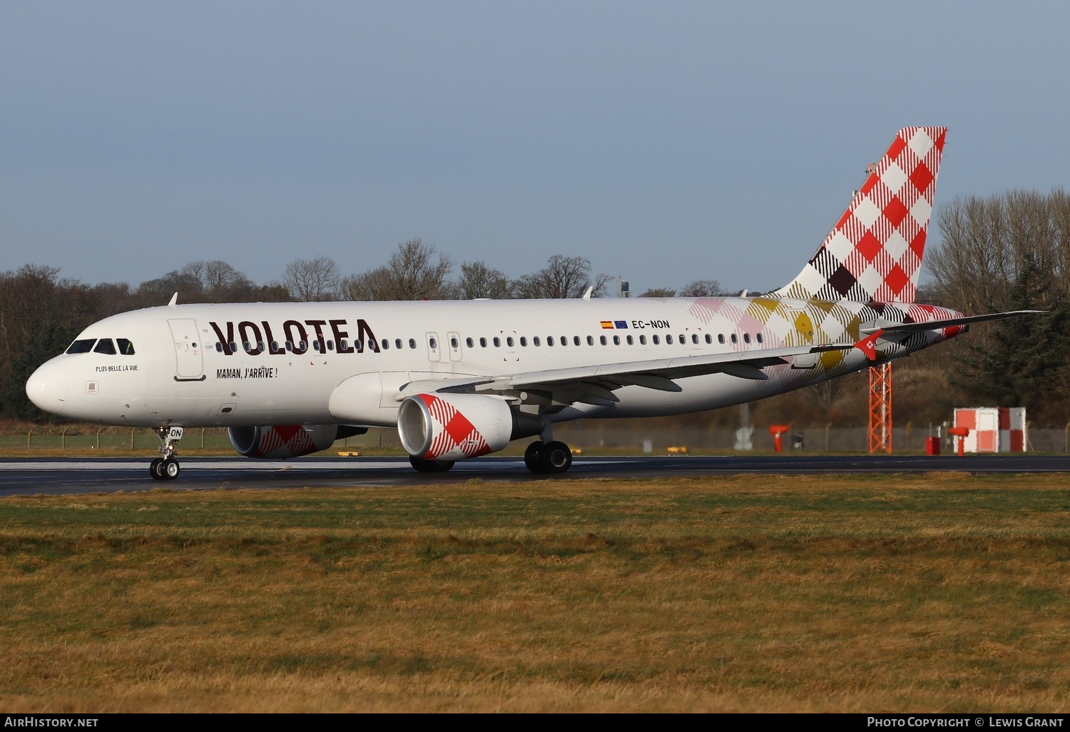 Aircraft Photo of EC-NON | Airbus A320-216 | Volotea | AirHistory.net #443768