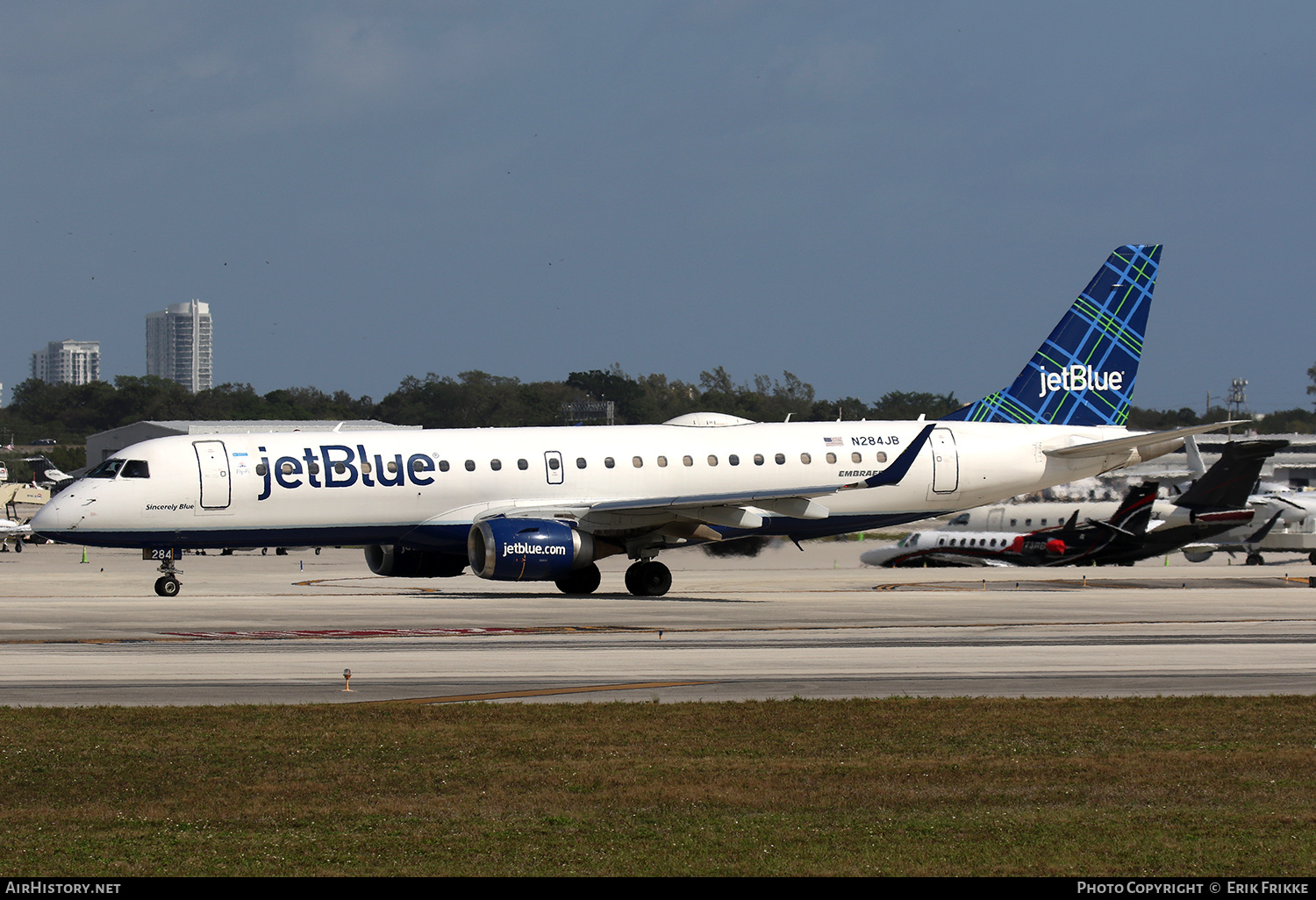 Aircraft Photo of N284JB | Embraer 190AR (ERJ-190-100IGW) | JetBlue Airways | AirHistory.net #443825