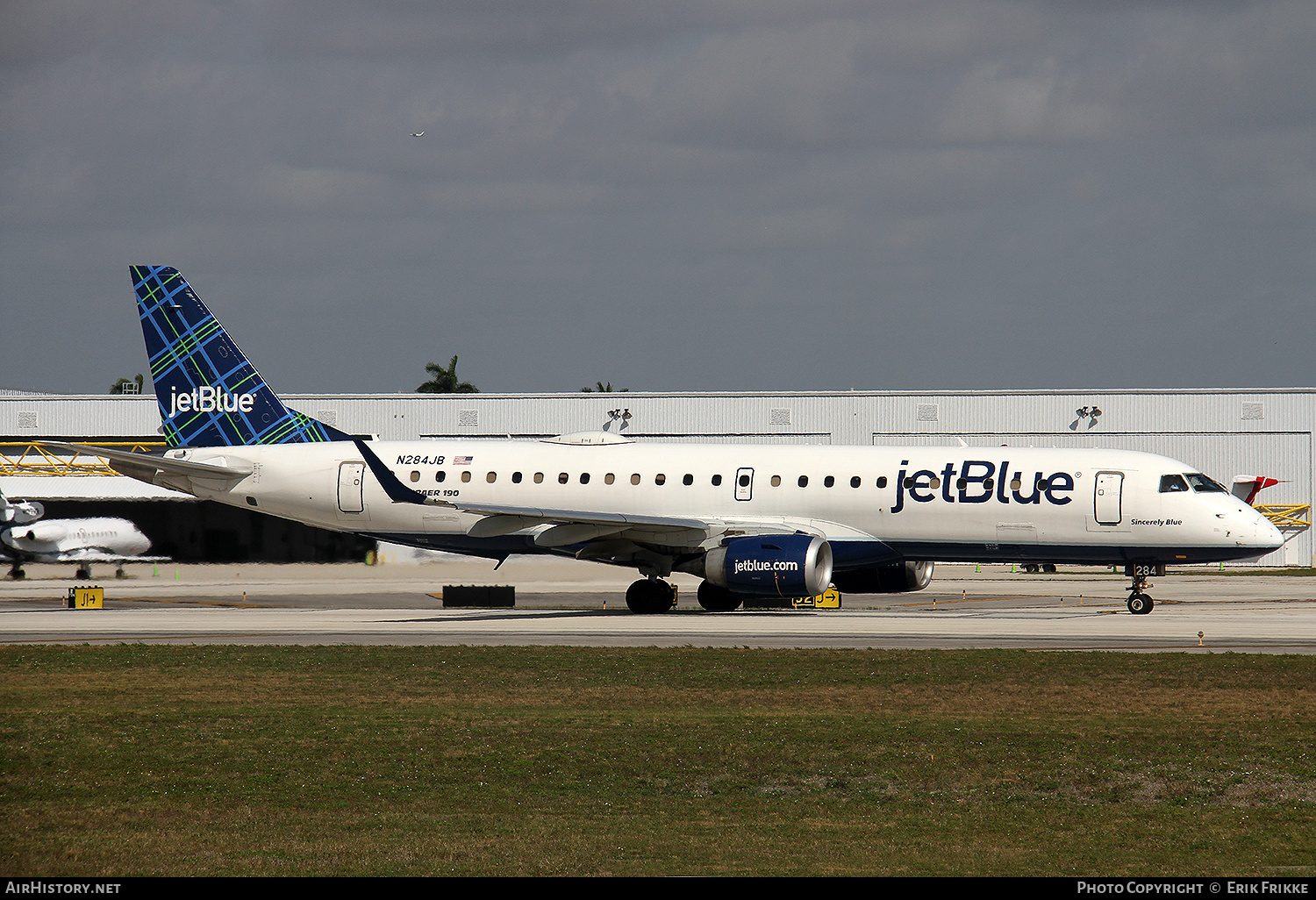 Aircraft Photo of N284JB | Embraer 190AR (ERJ-190-100IGW) | JetBlue Airways | AirHistory.net #443828