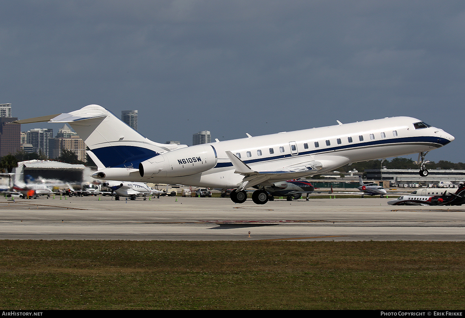Aircraft Photo of N610SW | Bombardier Global 6000 (BD-700-1A10) | AirHistory.net #444054