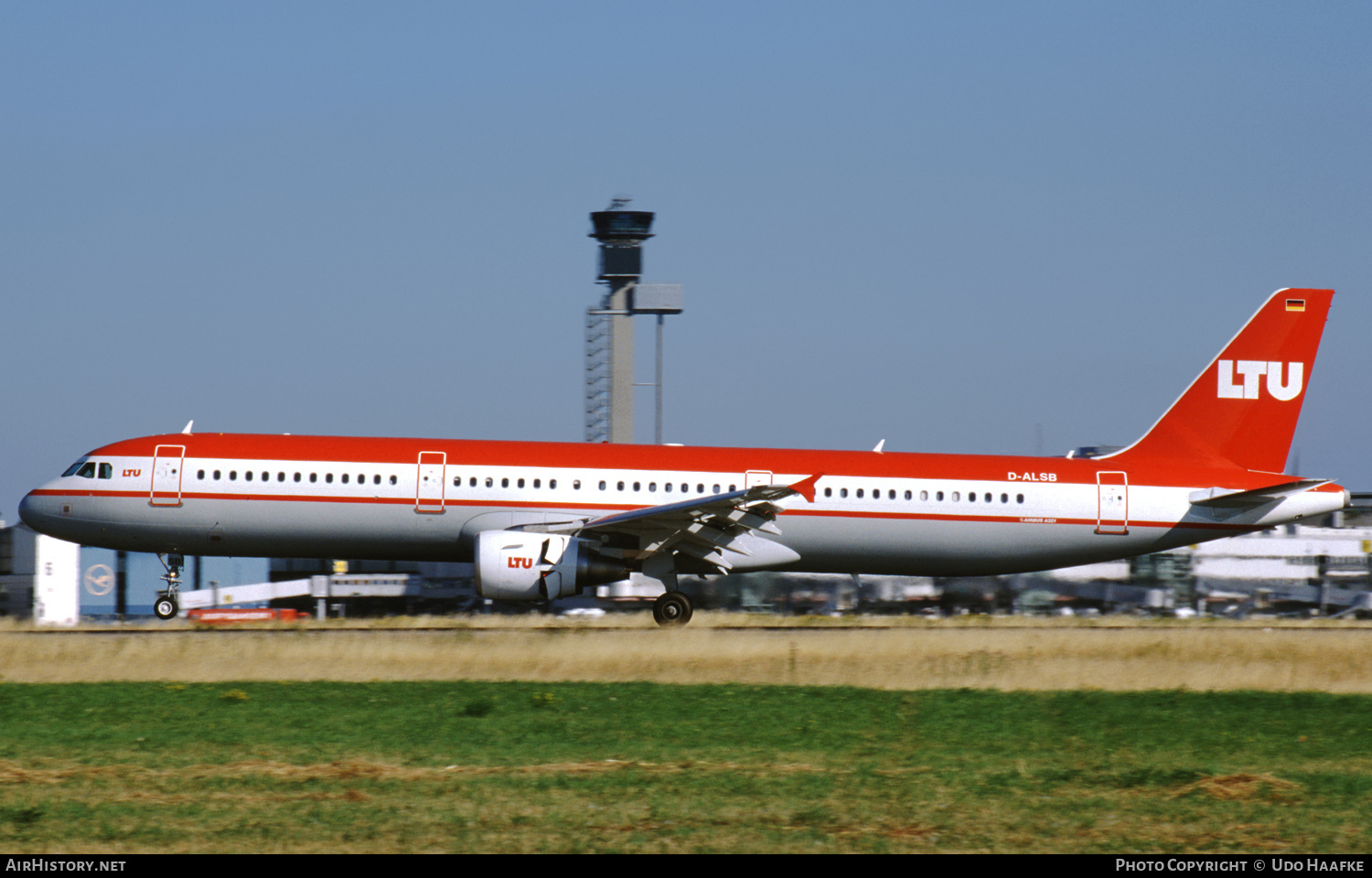 Aircraft Photo of D-ALSB | Airbus A321-211 | LTU - Lufttransport-Unternehmen | AirHistory.net #444138