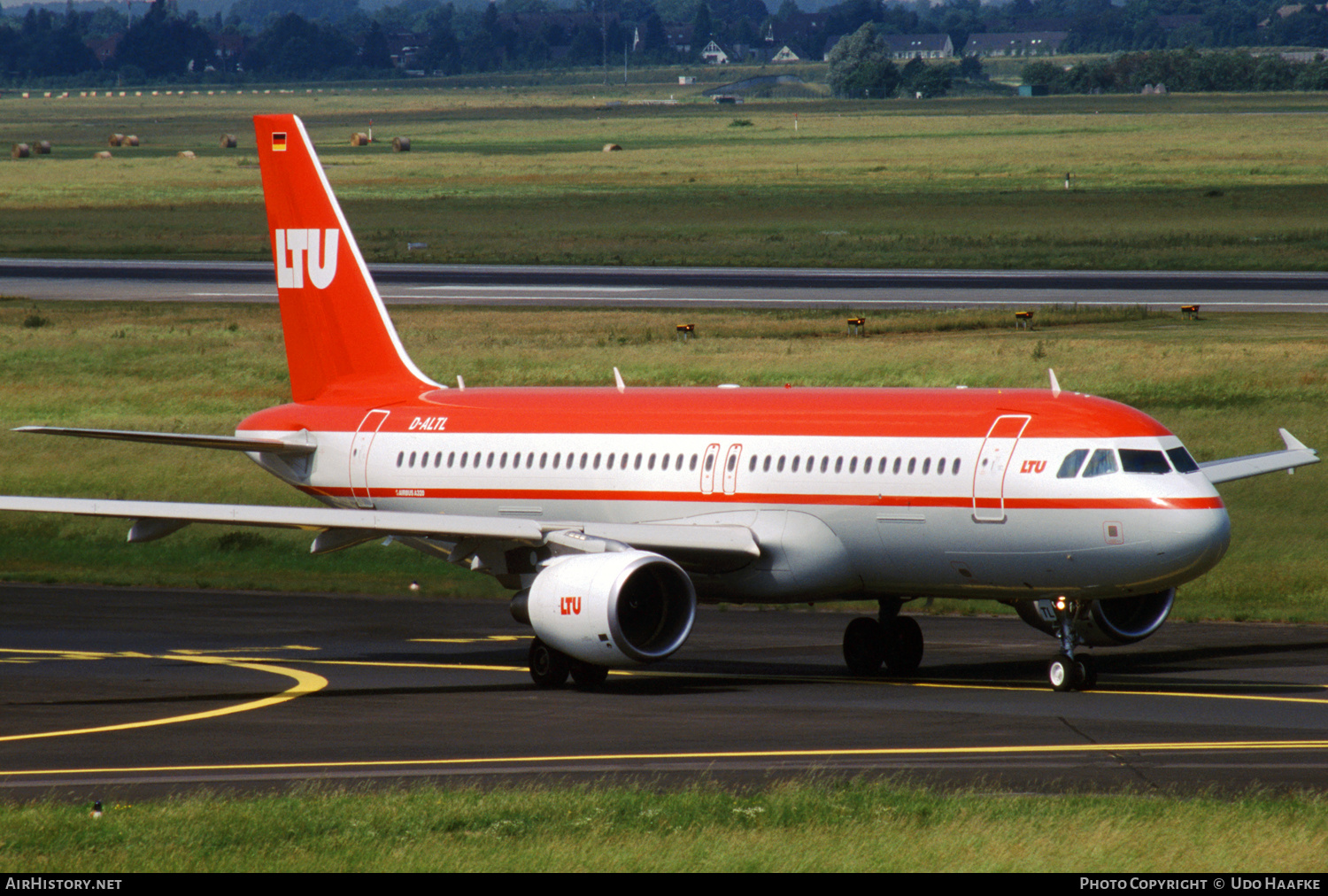 Aircraft Photo of D-ALTL | Airbus A320-214 | LTU - Lufttransport-Unternehmen | AirHistory.net #444142