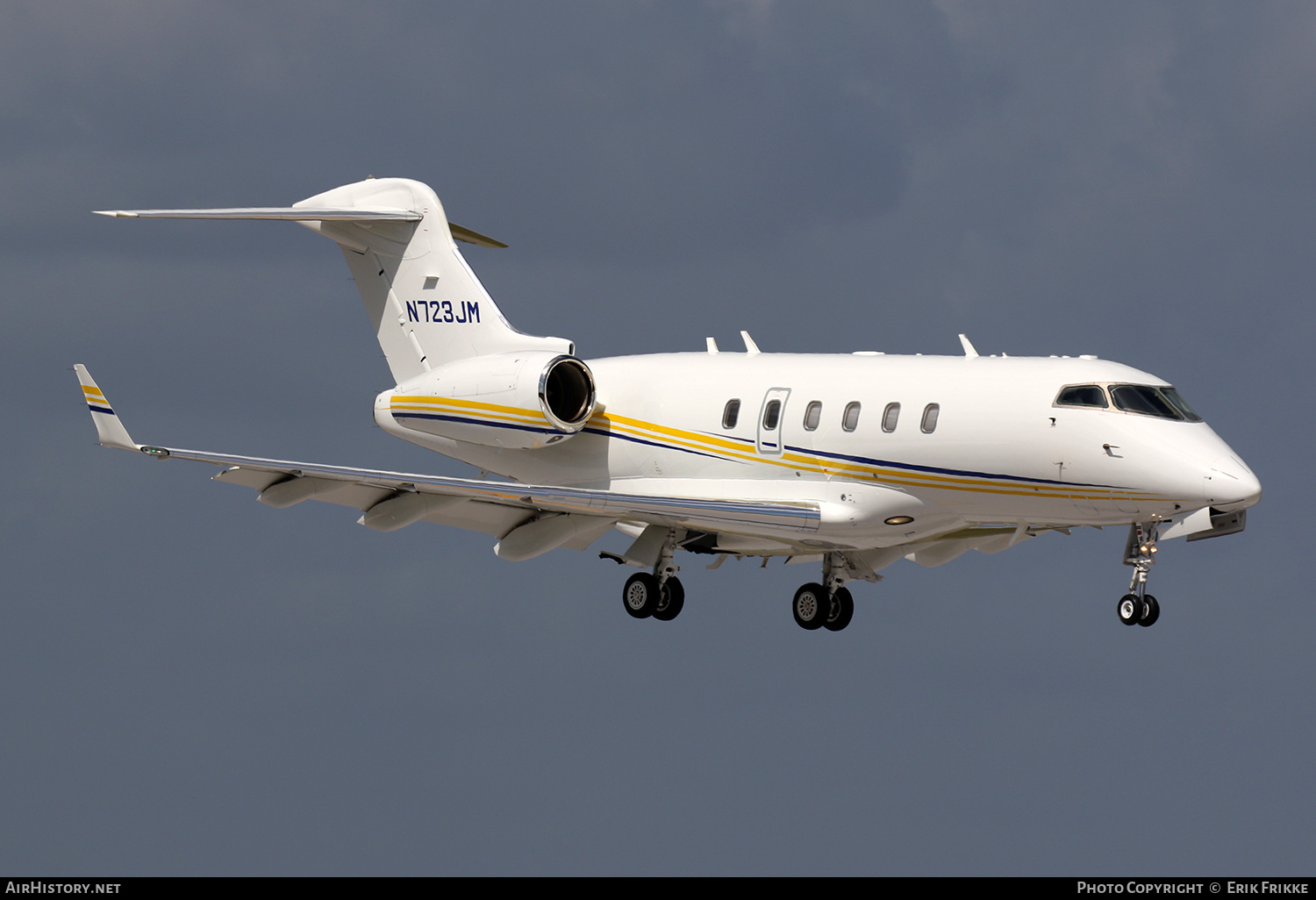 Aircraft Photo of N723JM | Bombardier Challenger 300 (BD-100-1A10) | AirHistory.net #444324