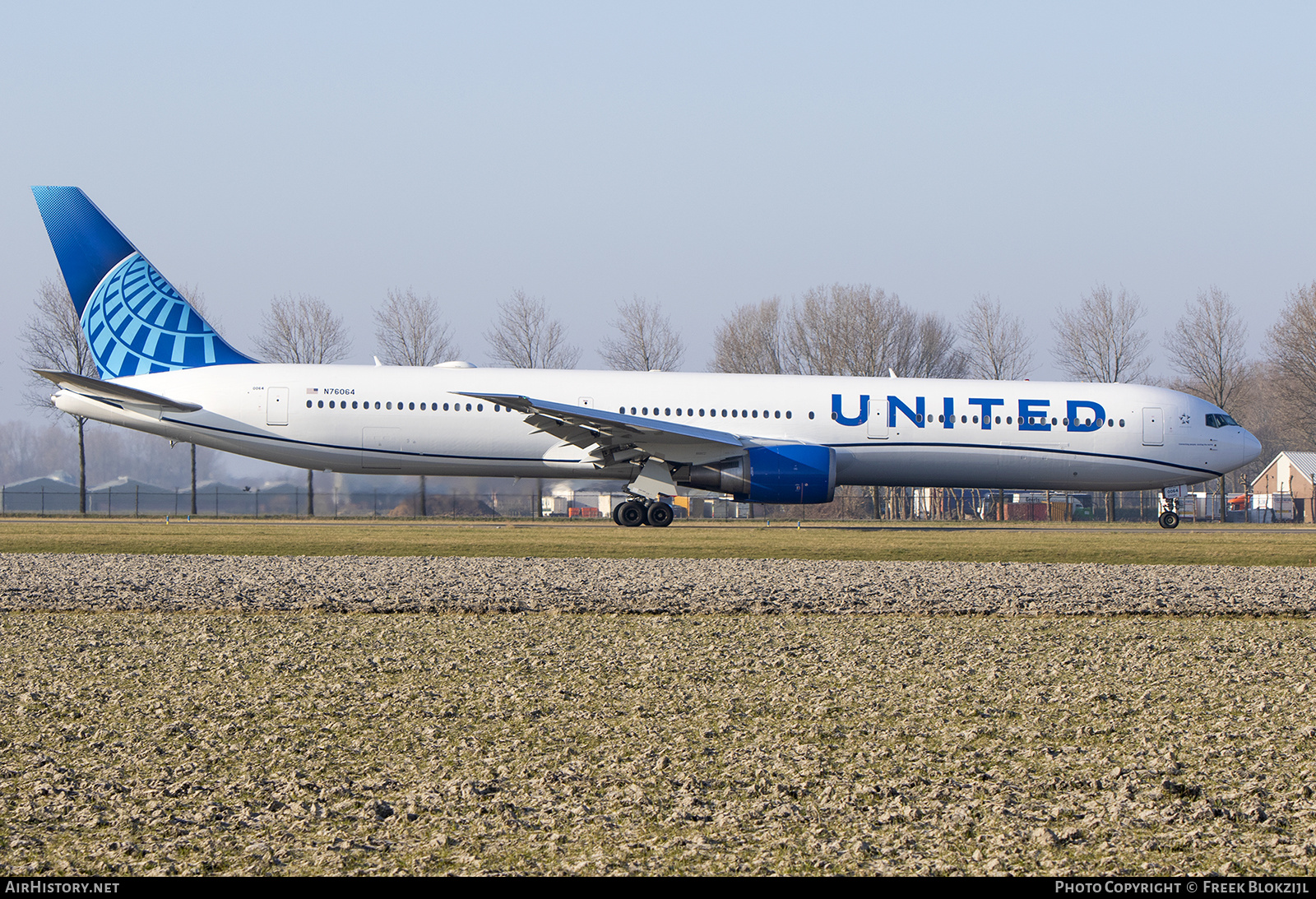 Aircraft Photo of N76064 | Boeing 767-424/ER | United Airlines | AirHistory.net #444347