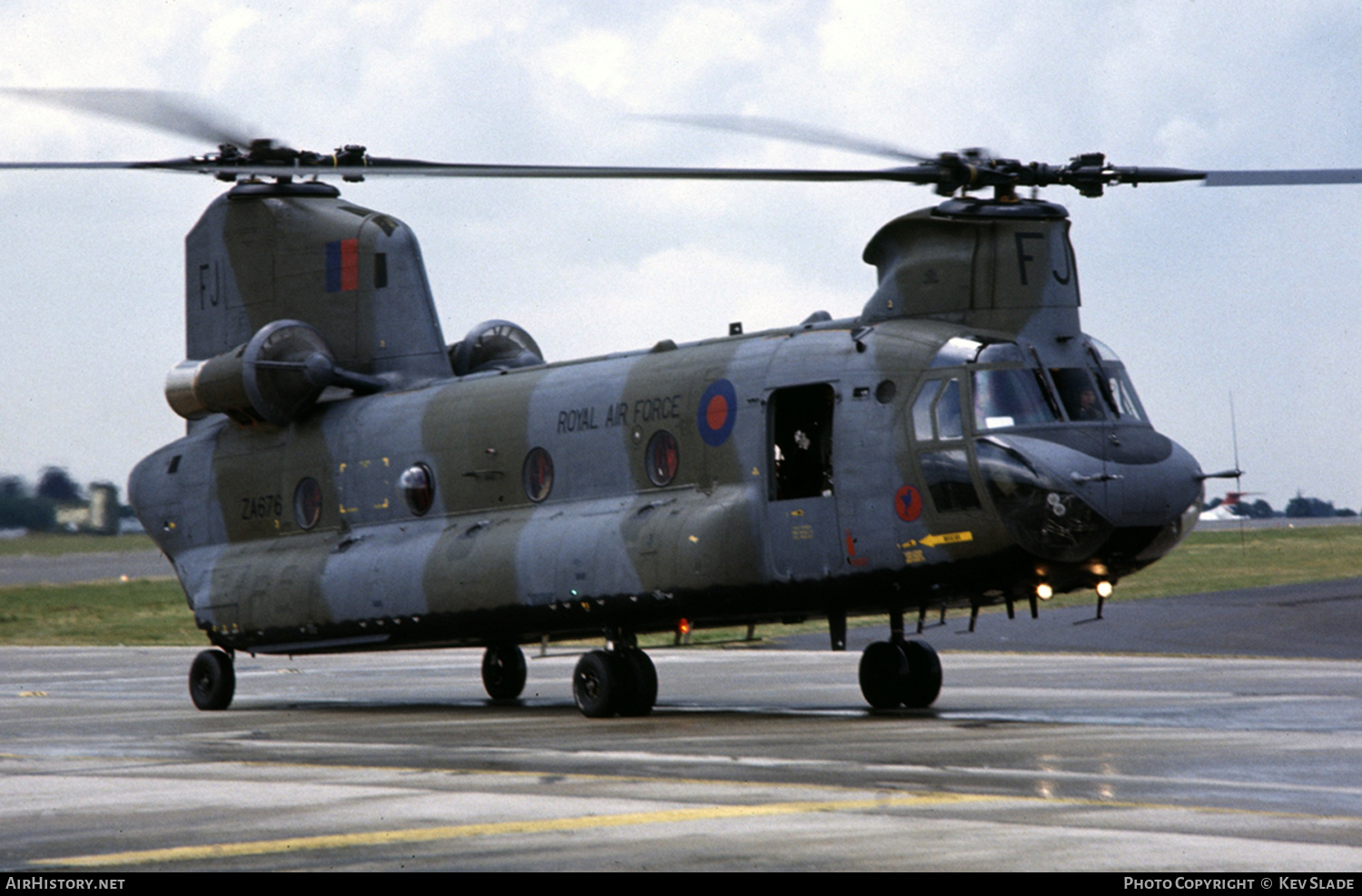 Aircraft Photo of ZA676 | Boeing Vertol Chinook HC1 (352) | UK - Air Force | AirHistory.net #444393