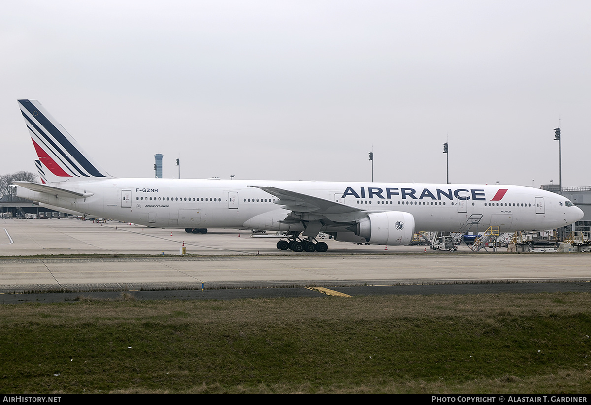 Aircraft Photo of F-GZNH | Boeing 777-328/ER | Air France | AirHistory.net #444873