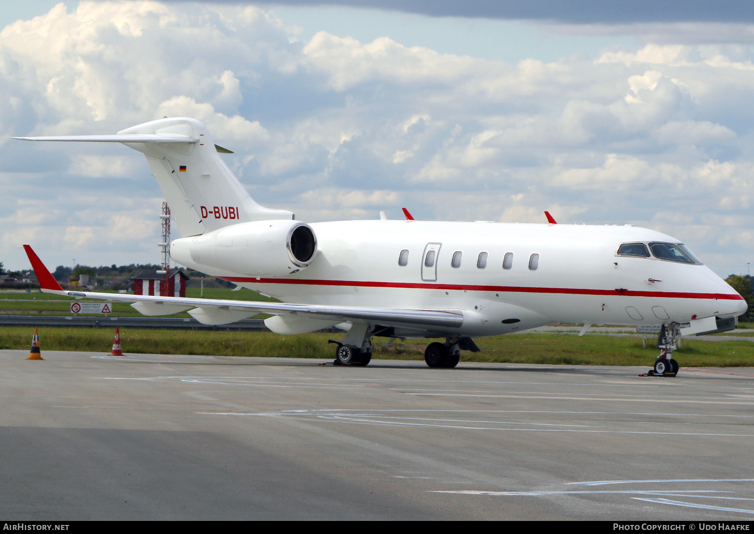 Aircraft Photo of D-BUBI | Bombardier Challenger 300 (BD-100-1A10) | AirHistory.net #444975