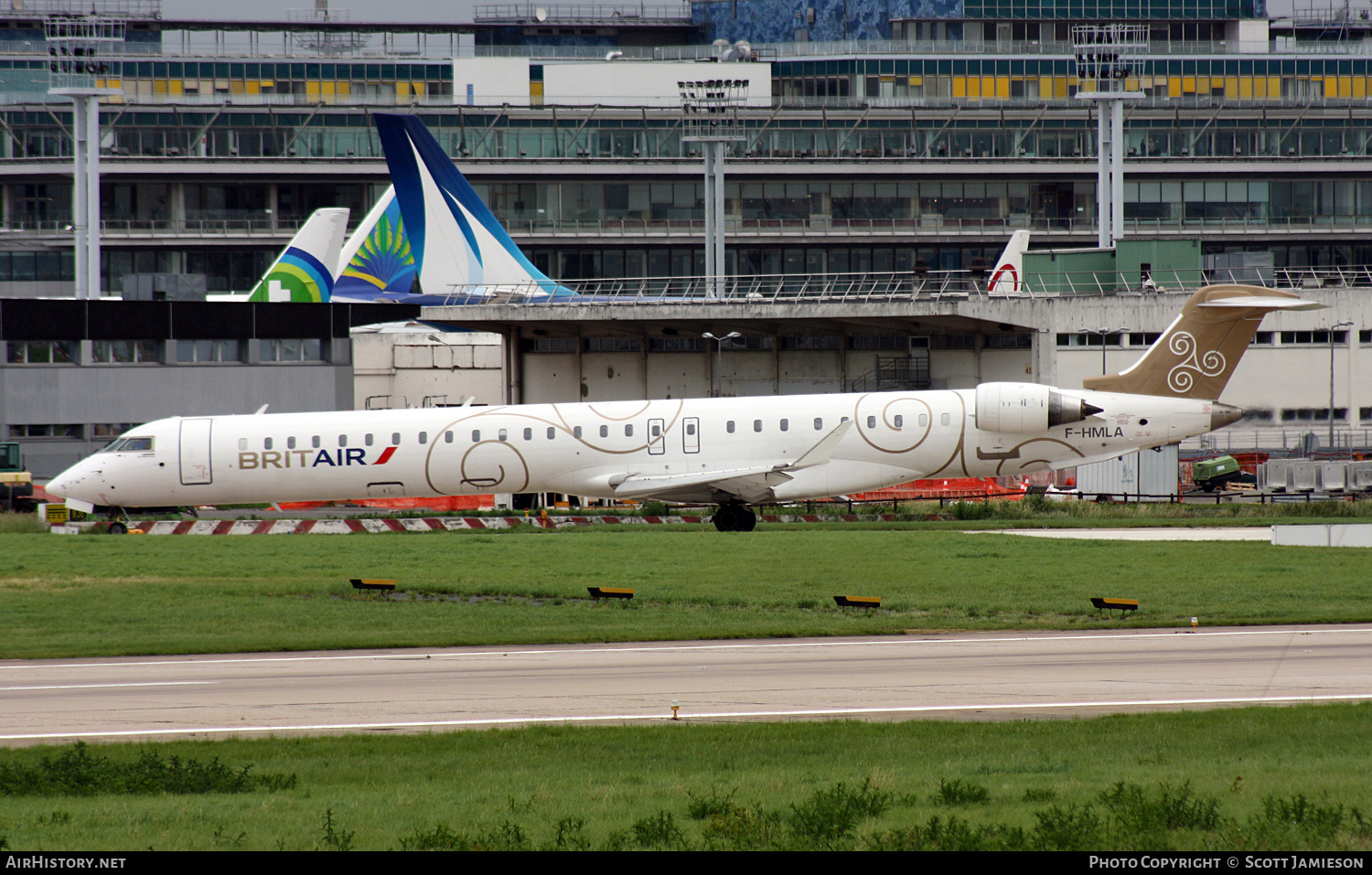 Aircraft Photo of F-HMLA | Bombardier CRJ-1000EL NG (CL-600-2E25) | Brit Air | AirHistory.net #444984