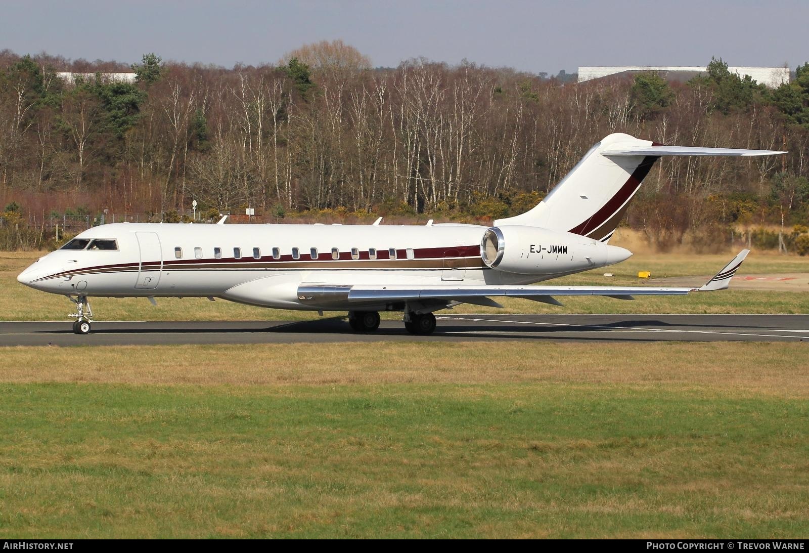 Aircraft Photo of EJ-JMMM | Bombardier Global Express XRS (BD-700-1A10) | AirHistory.net #445018
