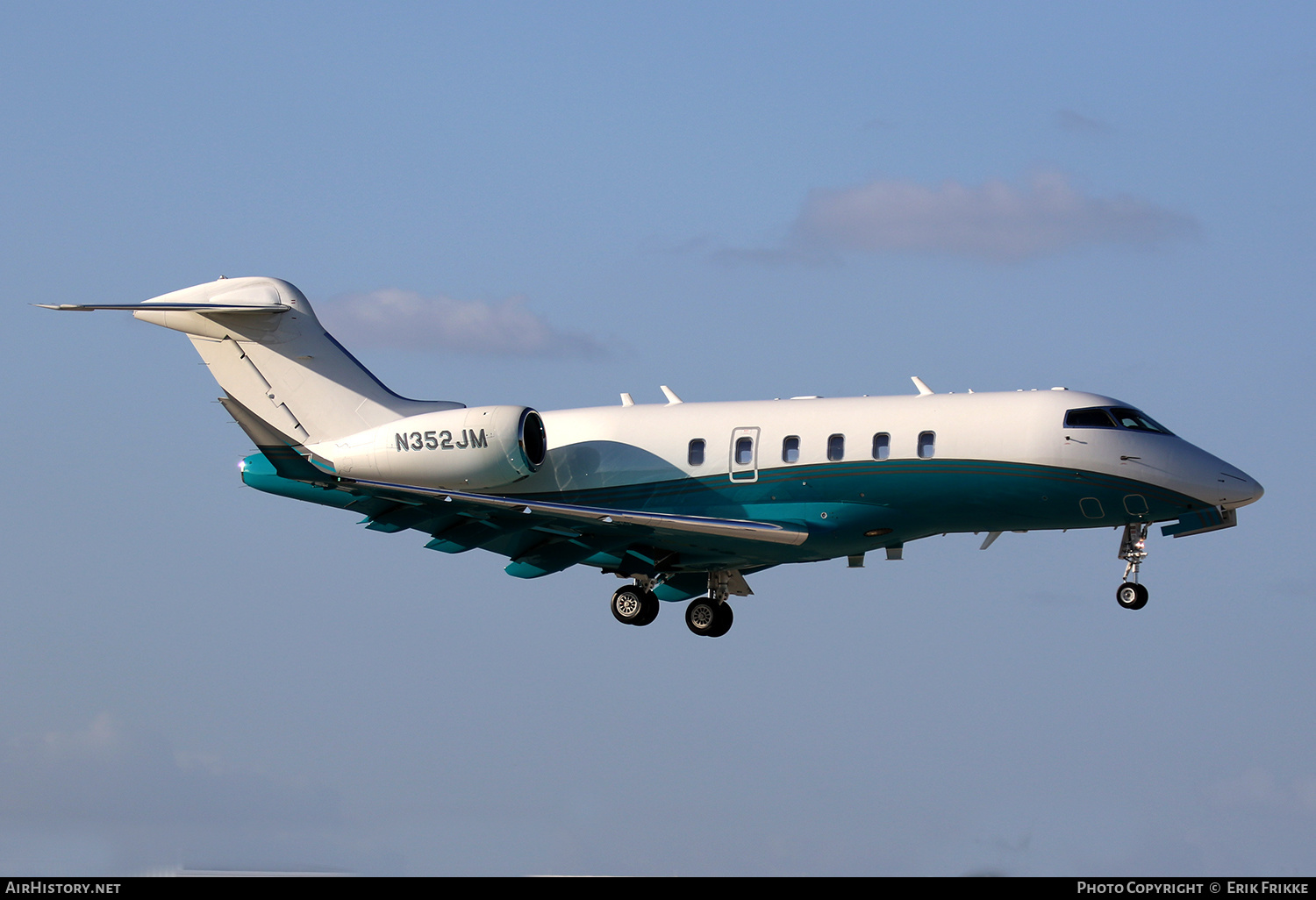 Aircraft Photo of N352JM | Bombardier Challenger 350 (BD-100-1A10) | AirHistory.net #445075