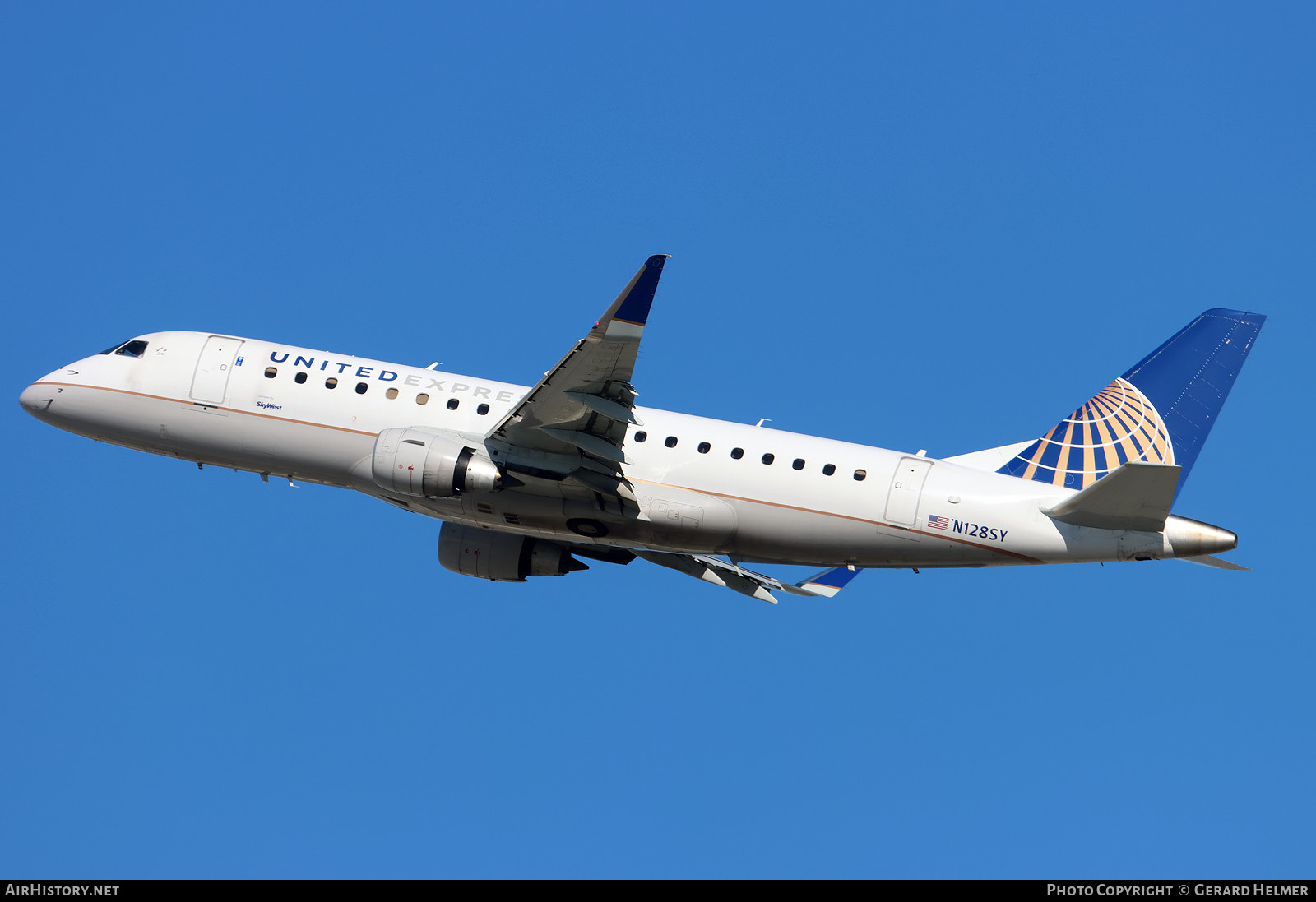 Aircraft Photo of N128SY | Embraer 175LR (ERJ-170-200LR) | United Express | AirHistory.net #445307