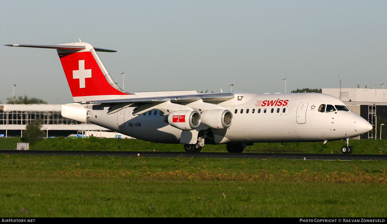 Aircraft Photo of HB-IXW | British Aerospace Avro 146-RJ100 | Swiss International Air Lines | AirHistory.net #445465
