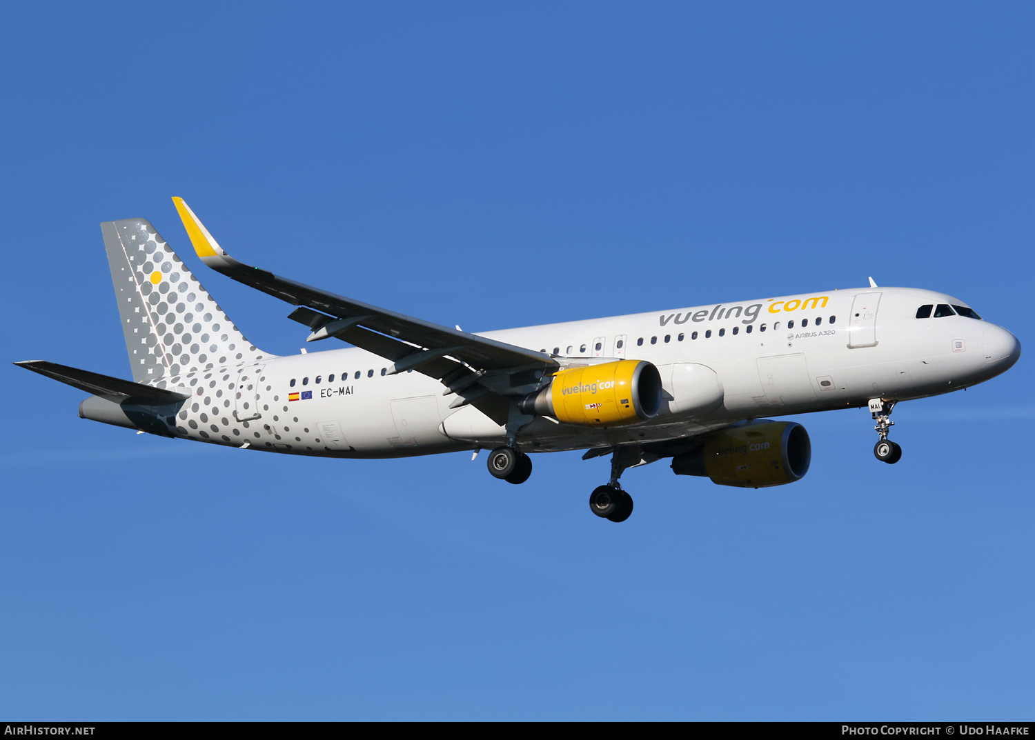 Aircraft Photo of EC-MAI | Airbus A320-214 | Vueling Airlines | AirHistory.net #445685