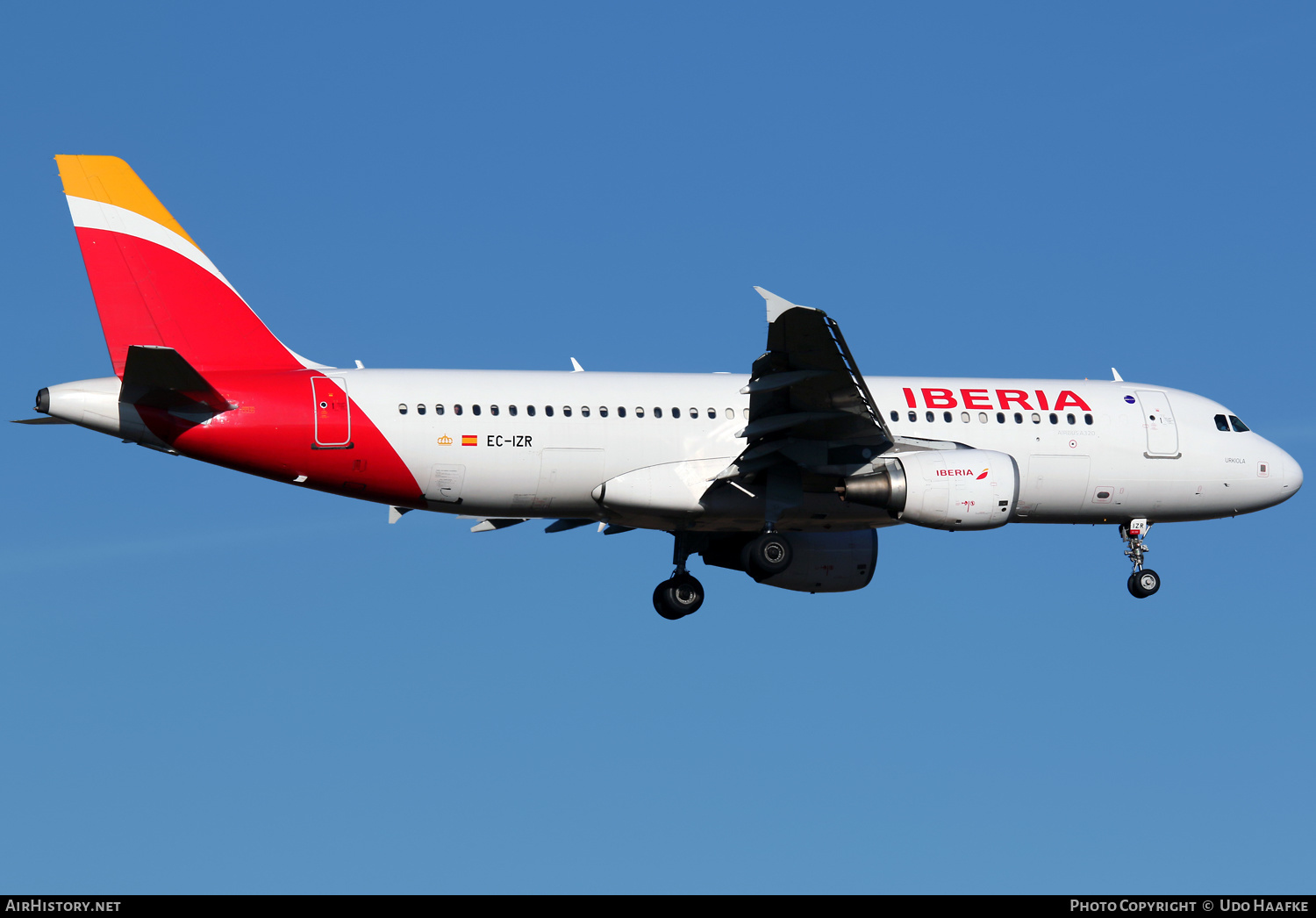 Aircraft Photo of EC-IZR | Airbus A320-214 | Iberia | AirHistory.net #445772