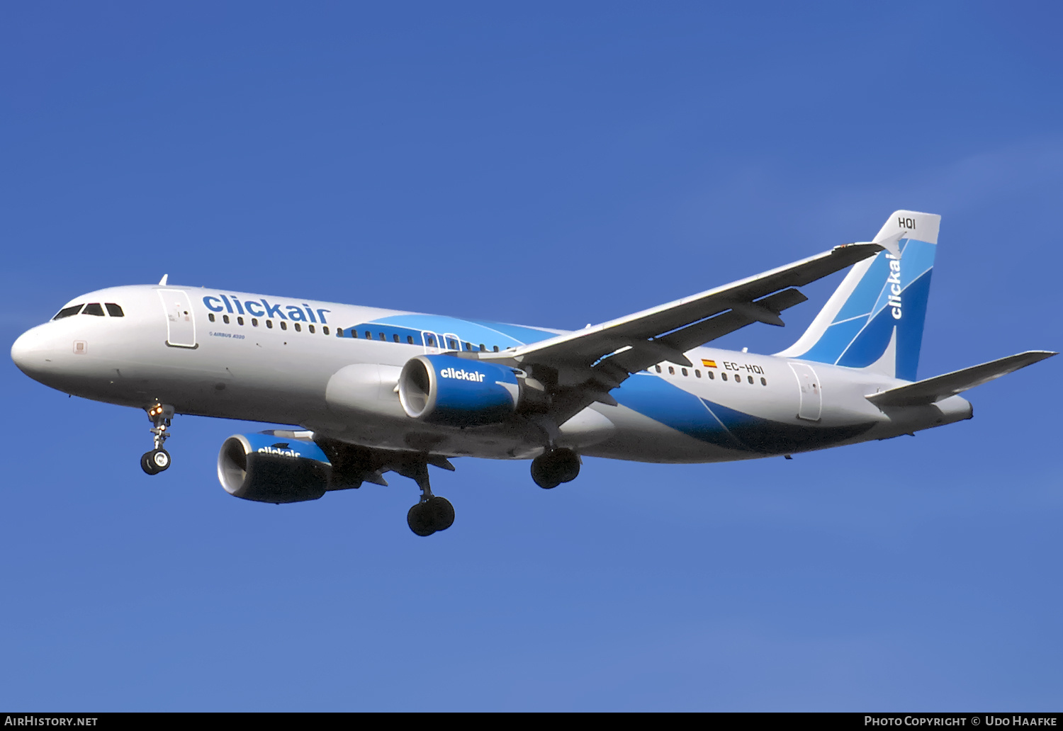 Aircraft Photo of EC-HQI | Airbus A320-214 | Clickair | AirHistory.net #445780