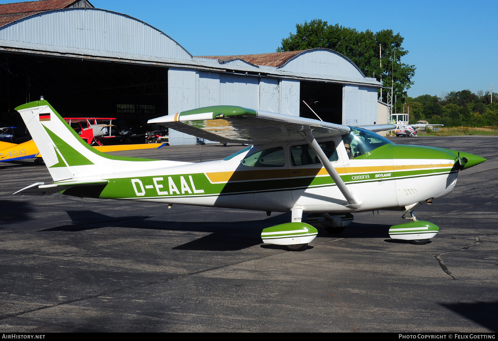 Aircraft Photo of D-EAAL | Reims F182Q Skylane | AirHistory.net #446421