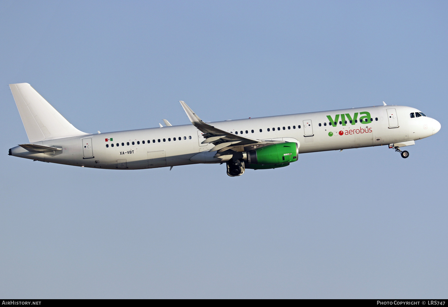 Aircraft Photo of XA-VBT | Airbus A321-231 | Viva Aerobús | AirHistory.net #446487