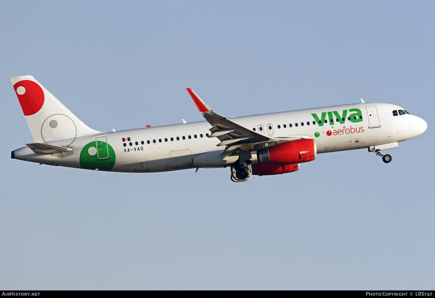 Aircraft Photo of XA-VAO | Airbus A320-232 | Viva Aerobús | AirHistory.net #446508