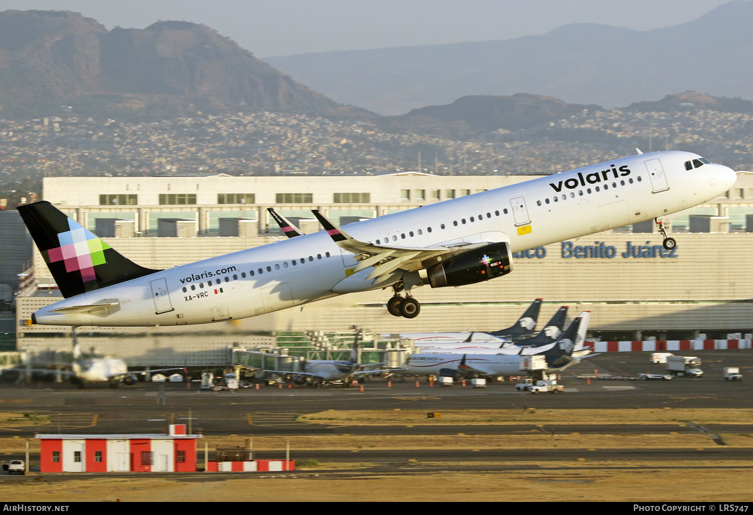 Aircraft Photo of XA-VRC | Airbus A321-231 | Volaris | AirHistory.net #446527