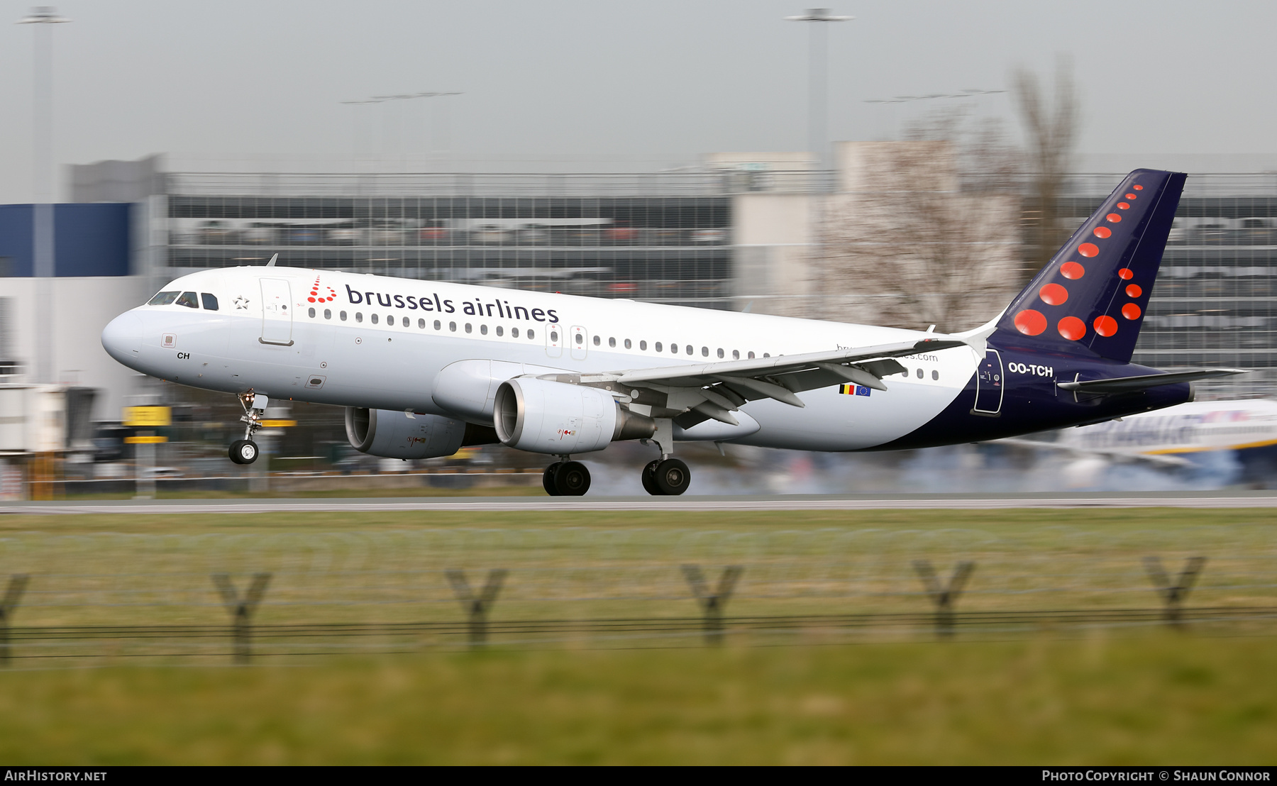 Aircraft Photo of OO-TCH | Airbus A320-214 | Brussels Airlines | AirHistory.net #446578