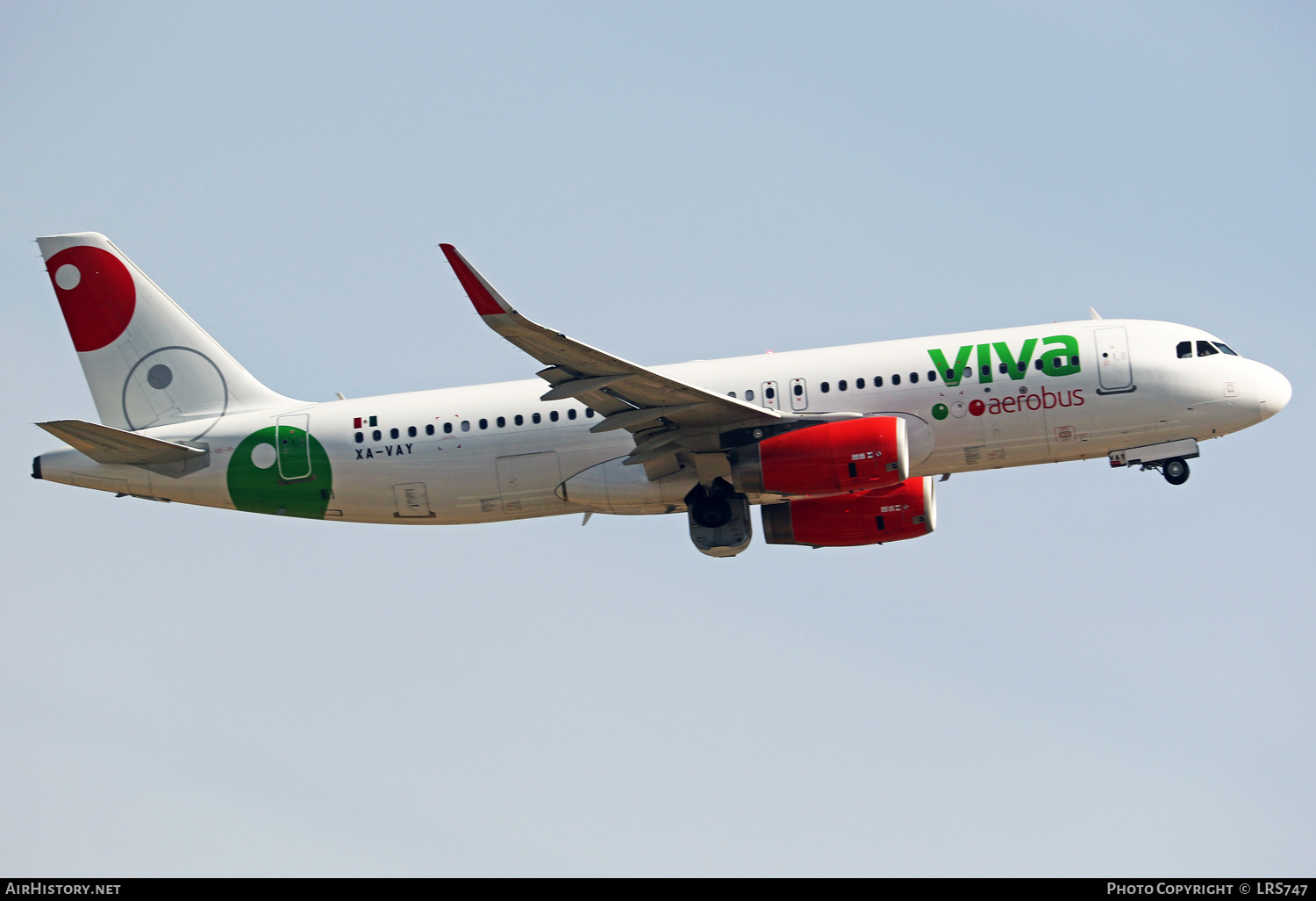 Aircraft Photo of XA-VAY | Airbus A320-232 | Viva Aerobús | AirHistory.net #446846